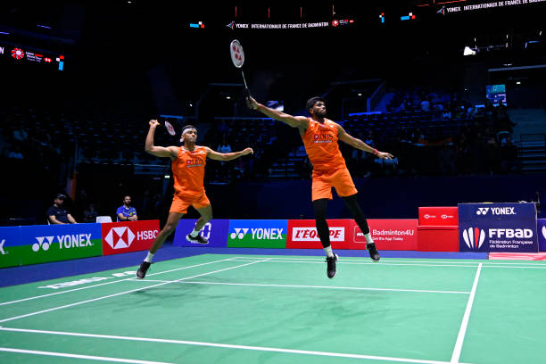 羽毛球場地的標準高度與燈光要求